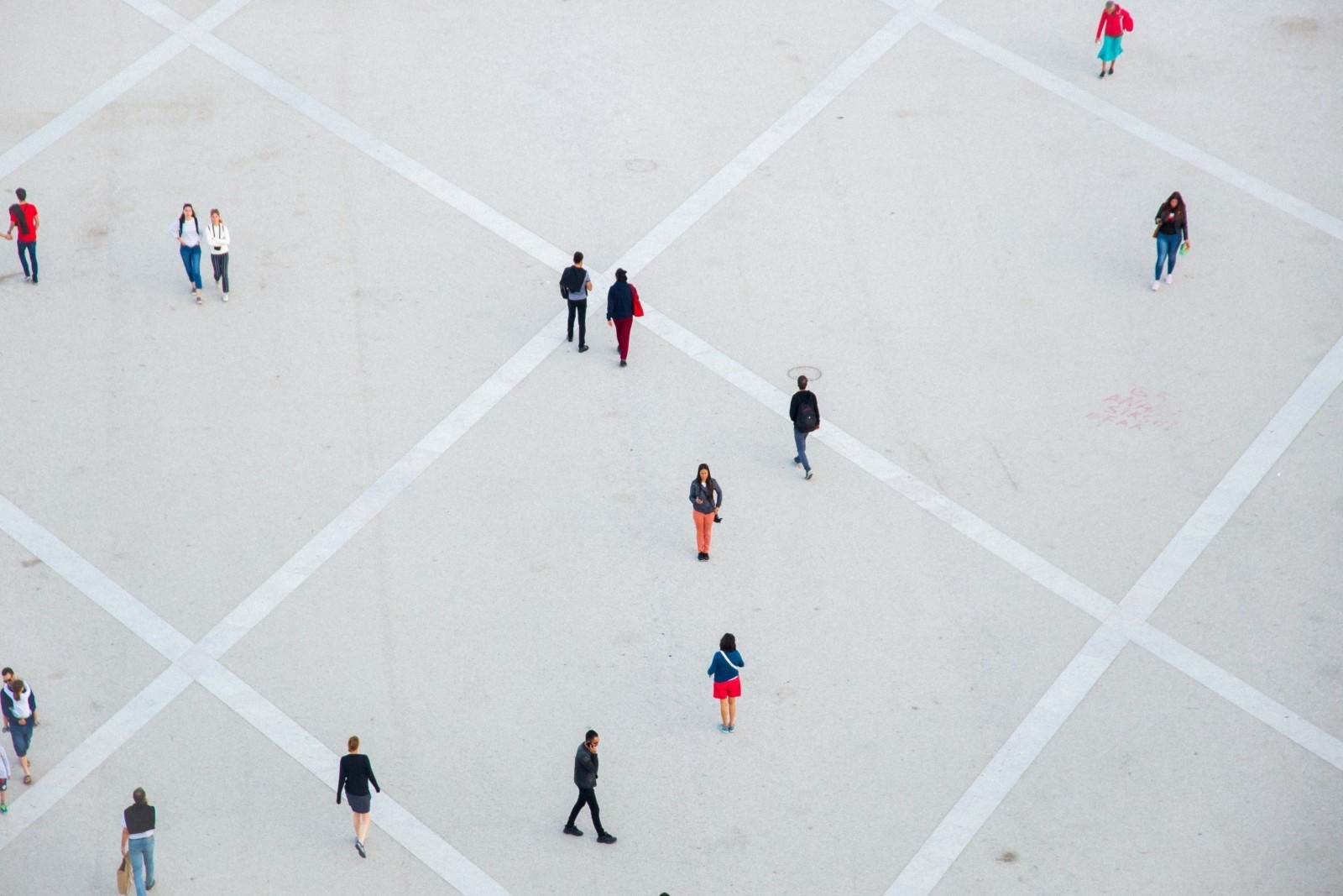 Aerial view of people walking - Photo by Ryutaro Tsukata